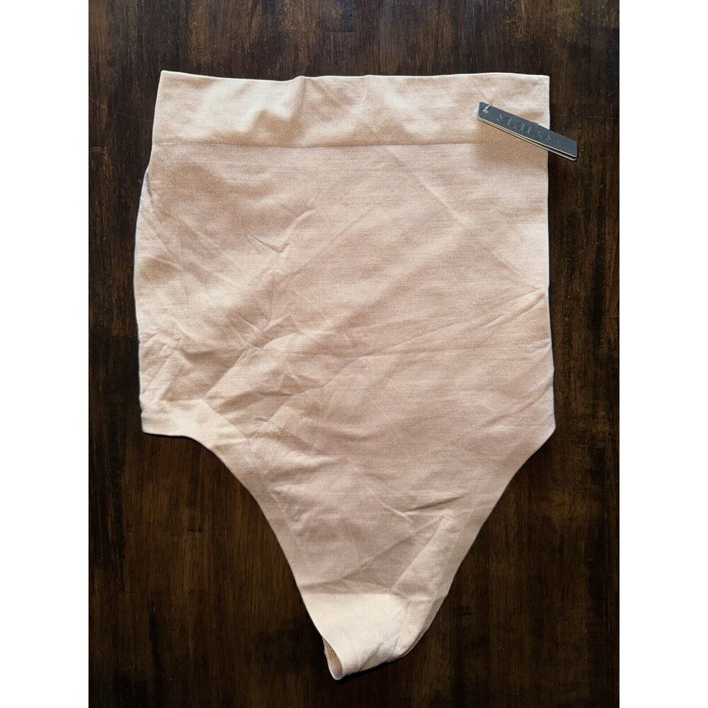 SKIMS Shine high waisted Seamless sculpting thong NWT size Small